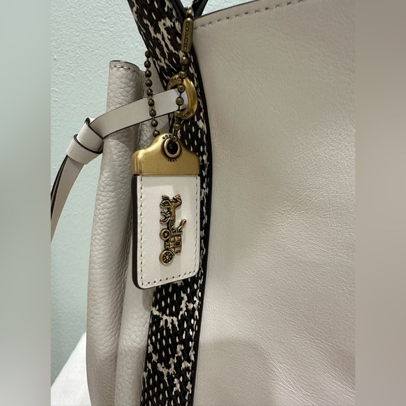 Coach Harmony Hobo 33 in leather with snakeskin detail- gold hardware- used once - Picture 4 of 10